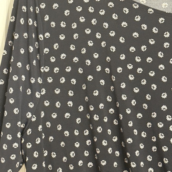 Ann Taylor Black and White CHIC Floral Midi Dress. NEW WITH TAG - Picture 9 of 9